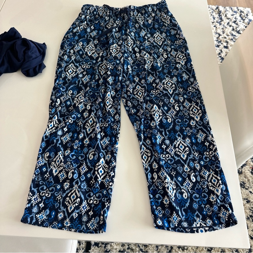 Cuddl Duds Navy Top with Blue Patterned Pajama Pants extra small with pockets - Picture 2 of 9